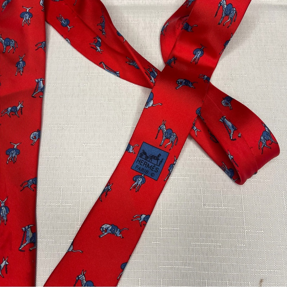 Men’s Hermes silk blue Red donkey Silk Tie with Blue Pattern‎ - Picture 2 of 4